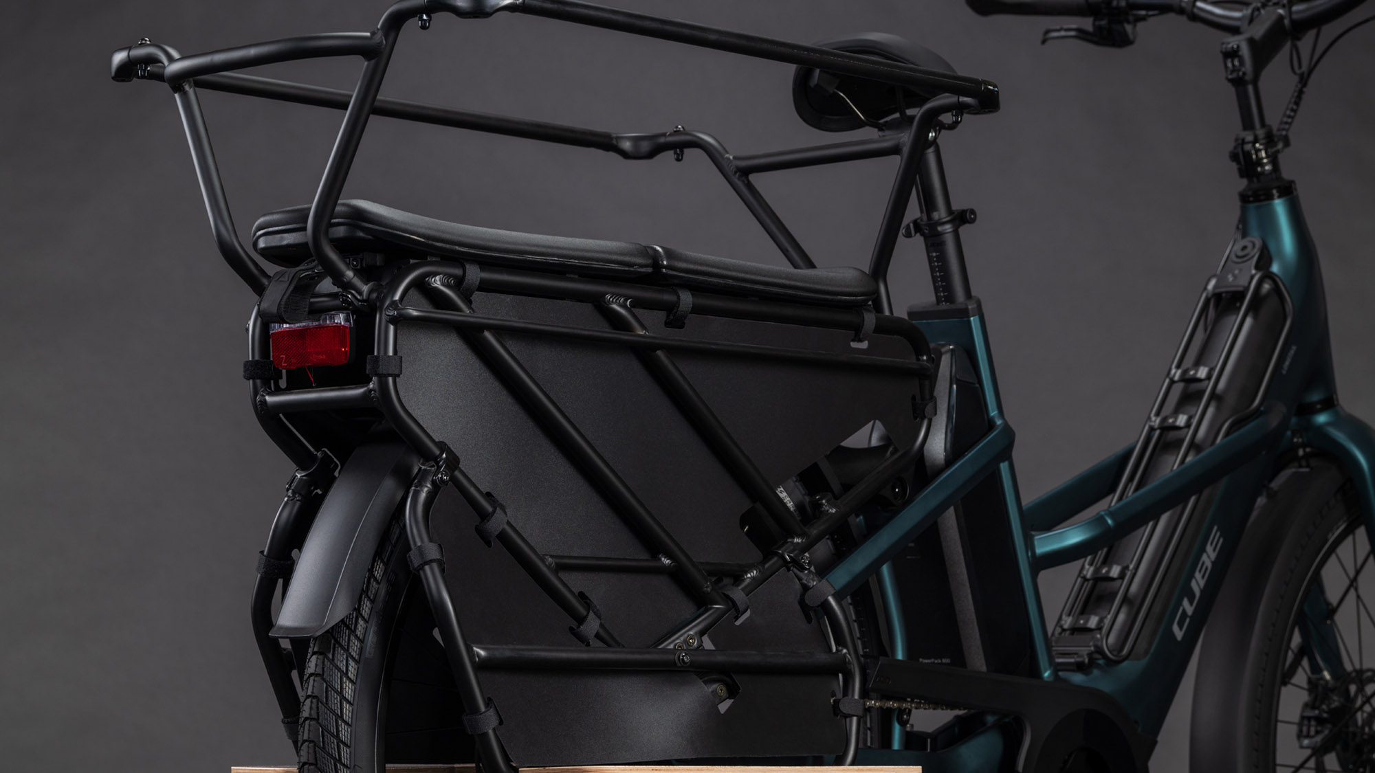 Cube Longtail Hybrid Family 800 royalgreen´n´black – Bild 5